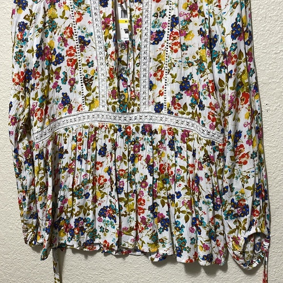 Jessica Simpson Women’s Floral Blouse. NWT. Size M. - Picture 3 of 12